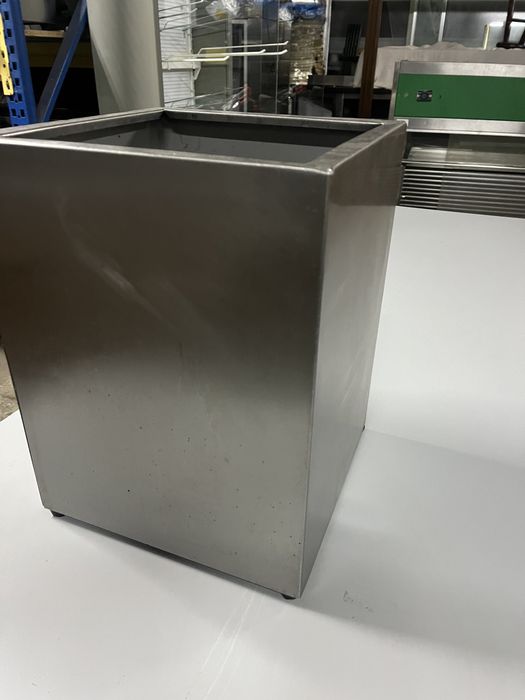Vaso Caixa em inox 31cm x 31cm