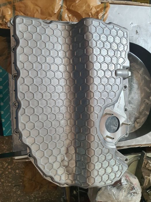 Поддон audi алюміній ,a4 ,a6 ,tiguan