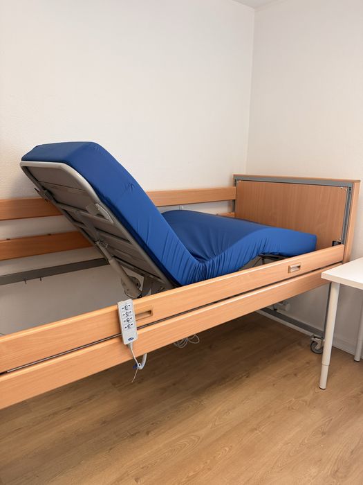 Cama articulada - Apenas 1 mês de uso - colchão anti-escaras.