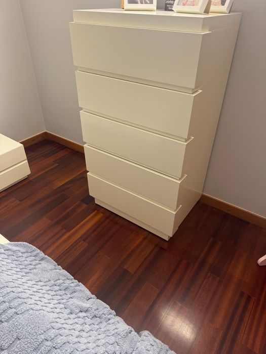 Cama de casal branca