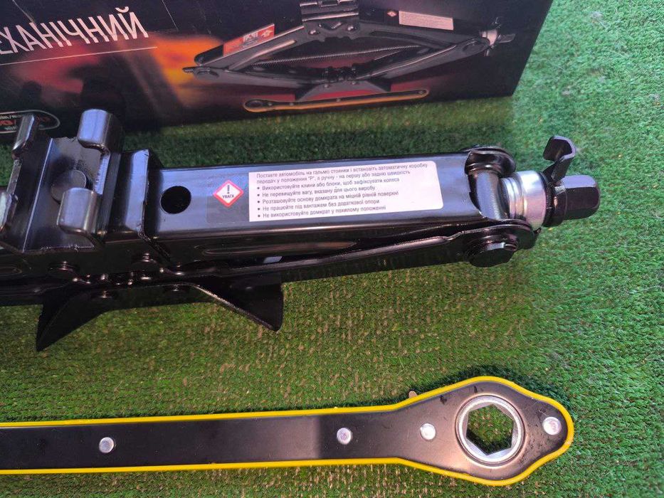 Домкрат механический 1т. 100/350мм.  з трещіткою .