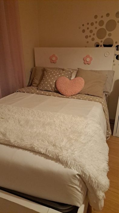 Cama branca 130x205 + colchão + moldura - bom estado