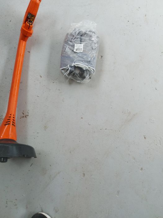 1 roçadora r de relva cantos Black Deker elétrica +10   pares de luvas marca juba