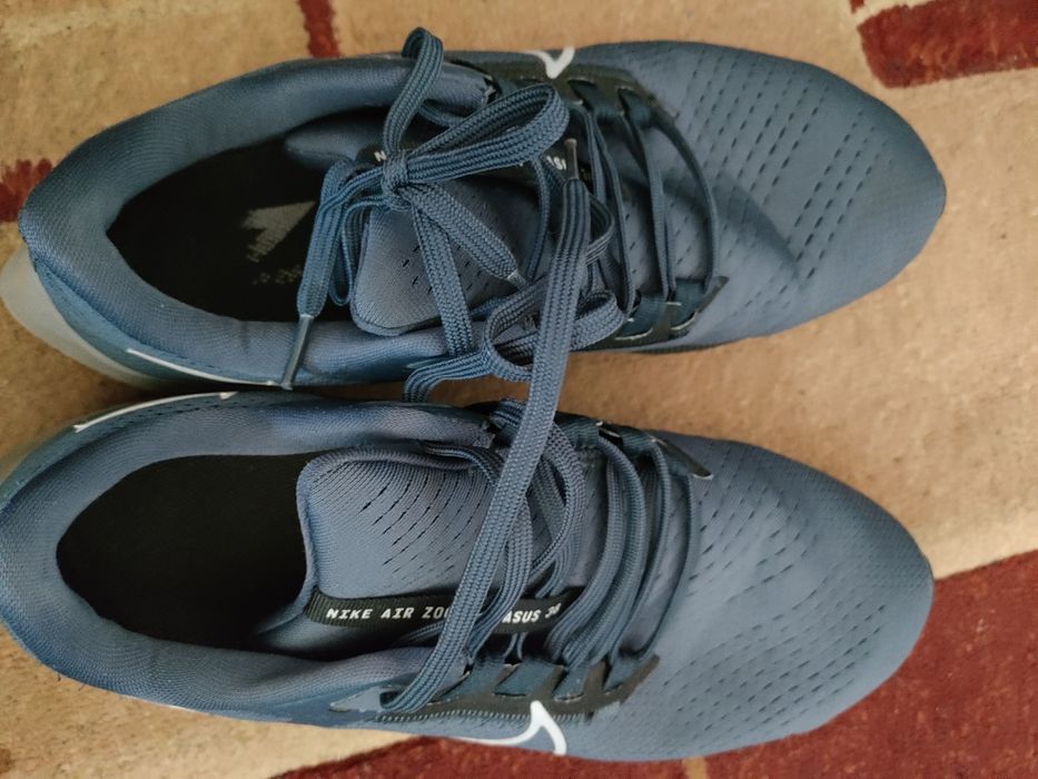 Nike.            .