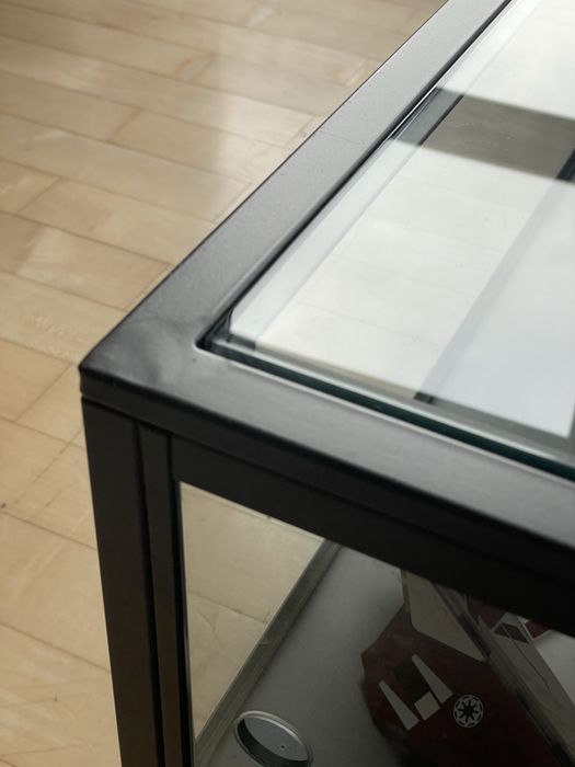 Stolik witrynka metalowy