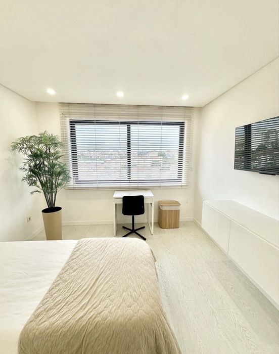 Alugo Quarto  c/Wc Privado