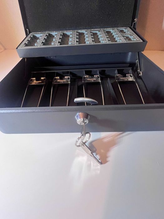 Caixa dinheiro 30cm com tabuleiro p/ moedas + clipes notas (2 chaves)