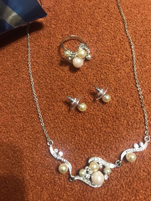 Комплект украшений AVON