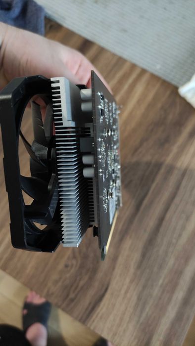 Видеокарты AMD Radeon RX 560 4GB / Тип памяти GDDR5