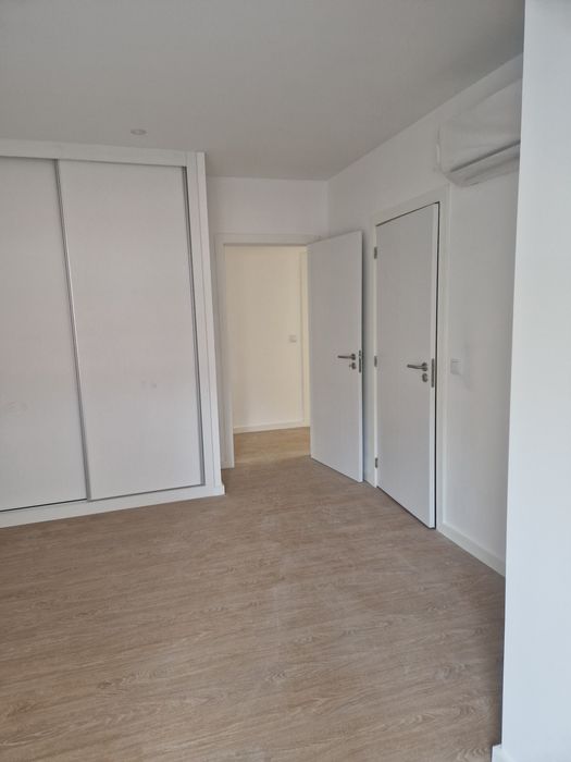 Alugo apartamento T3  c/ anexo 30m2