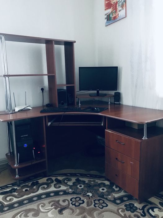 стіл комп'ютерний