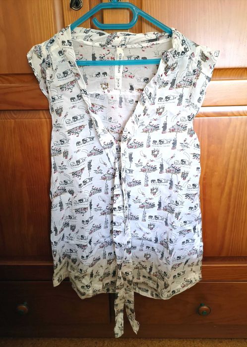 Blusa branca com padrão de circo e laço Springfield, tamanho 38