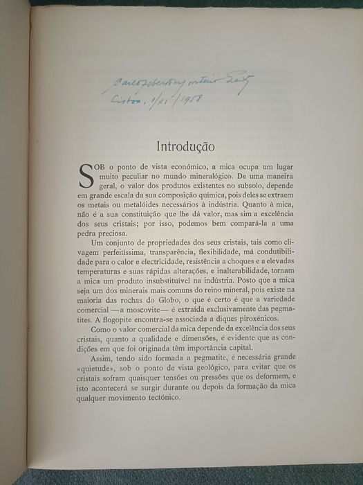 Jazigos de Mica de Angola. Caracteres ópticos das micas do Alto Dande.