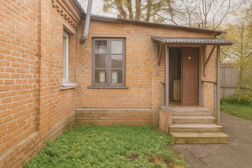 Елітний Центр. Парк Перемога/Співоче Поле. Закритий двір. Окремий вхід