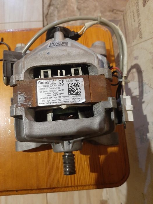 Продам мотор к стиральной машинке индезит и самсунг и барабан