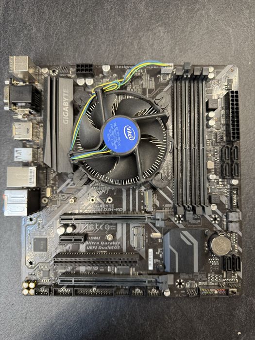 Материнська плата Gigabyte B365M D3H-RD