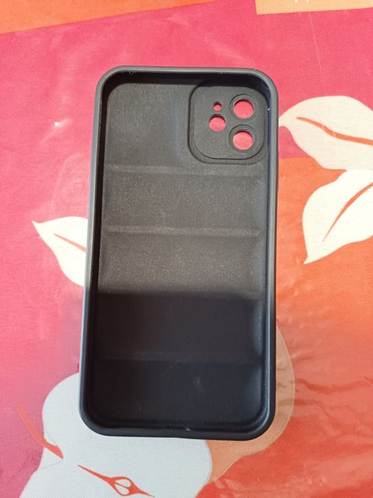Capa iphone 11 cor preta + oferta brindes