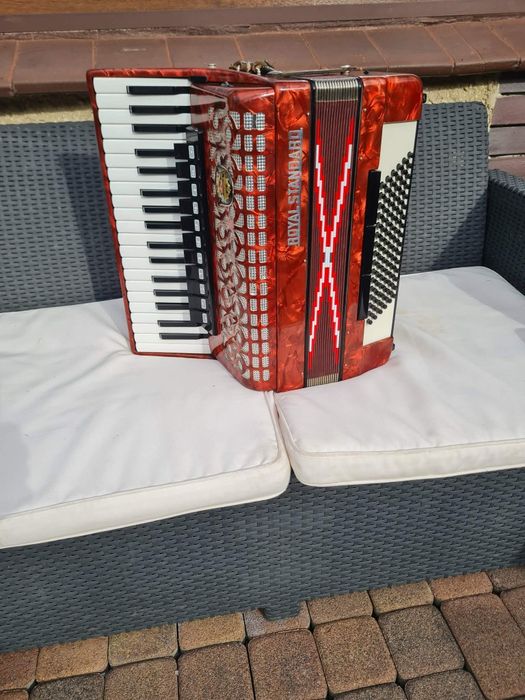 Szprzedam akordeon Royal  Standart 96 basów