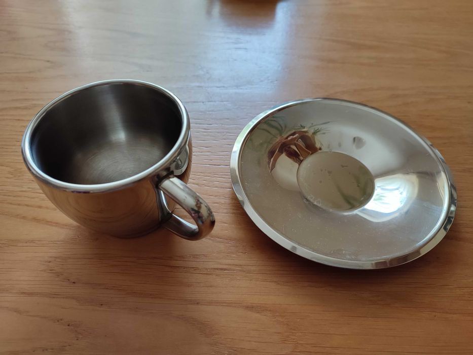 Zestaw do herbaty: zaparzacz, podstawka, 2x filiżanka. Metal i szkło.