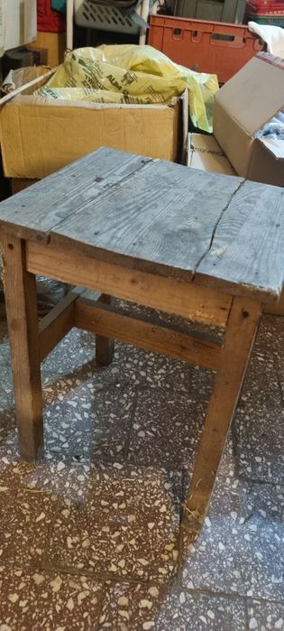 Stołek taboret drewniany