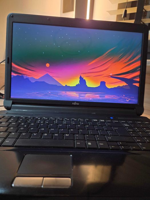 Laptop Fujitsu z zasilaczem | dysk SSD | Intel I5 | Windows 10