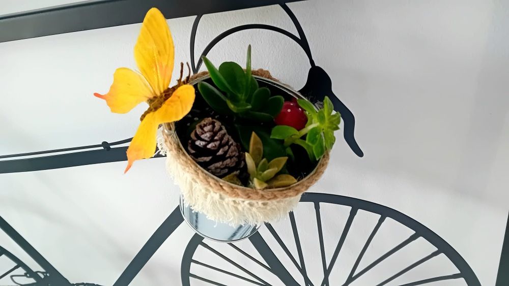 Quadro com arranjo com flores naturais