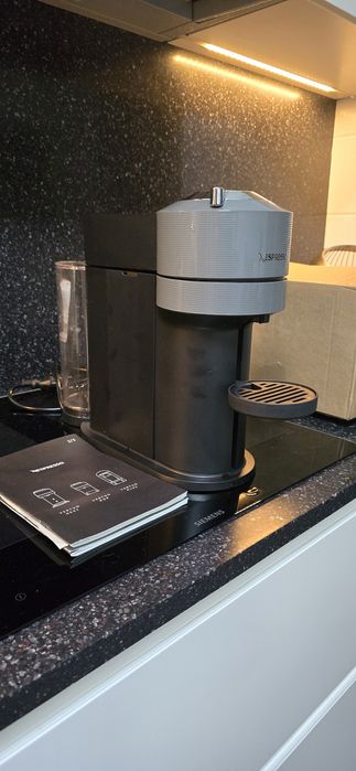 Máquina de cafe Nespresso como nova