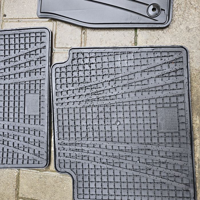 Продам хорошие коврики