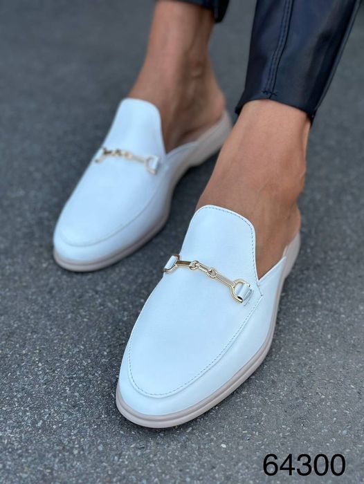 Жіночі шкіряні шльопанці мюлі в кольорах