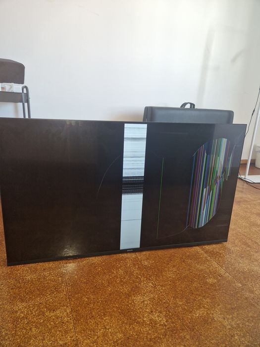 Philips Ambilight 43" 4K (43PUS8009/12) Para Peças ou Reparação