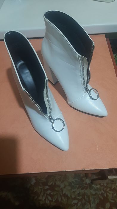 Ботильоны. Белого цвета