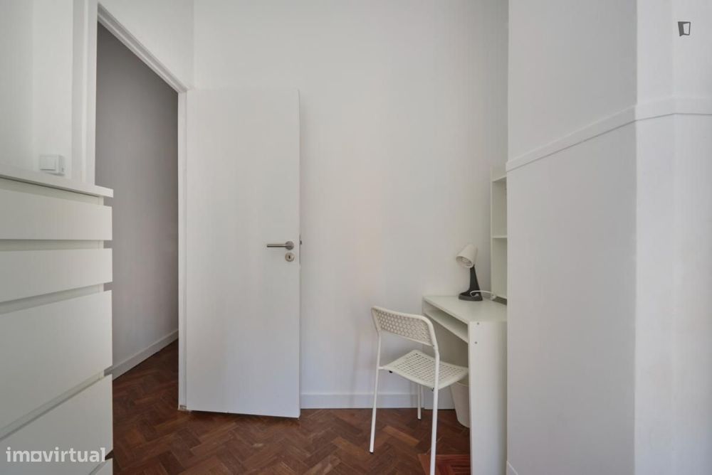 Quarto - localizado em Marquês de Pombal Lisbon
