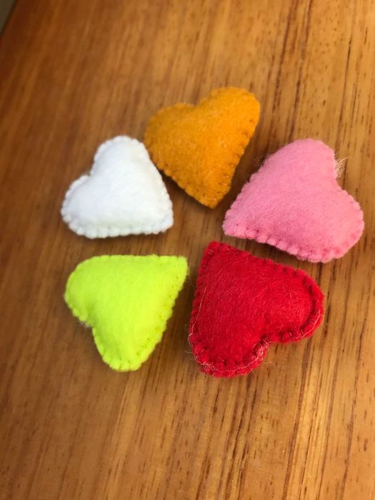 Corações em feltro