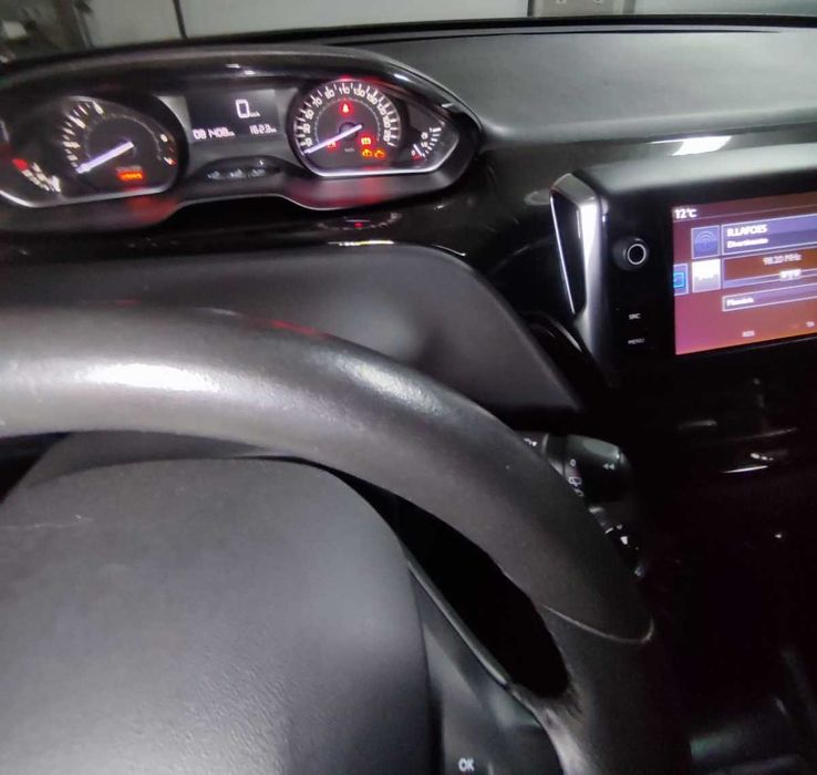 PEUGEOT 208 1.2 PURE TECH de 2016  com 81 000 Km