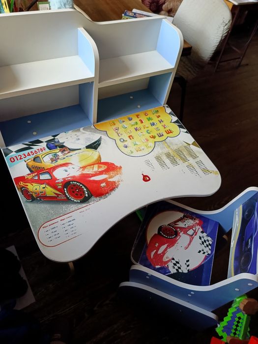 Дитячий стіл парта