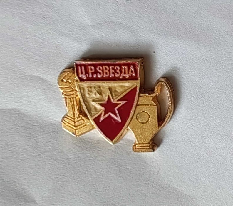 przypinka Crvena Zvezda Red Star Belgrad trofea międzynarodowe