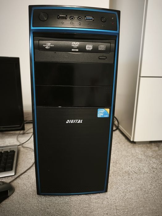 Komputer stacjonarny Intel Core 2 Quad, 8 GB RAM, Monitor Asus 18,5"