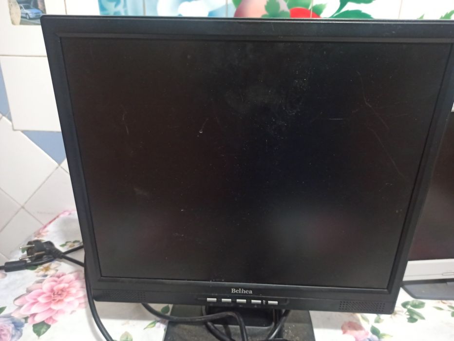 Продам 2монітори різні по 350грн.оптом значно дешевше