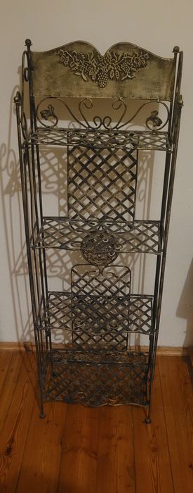 Ozdobny metalowy regał