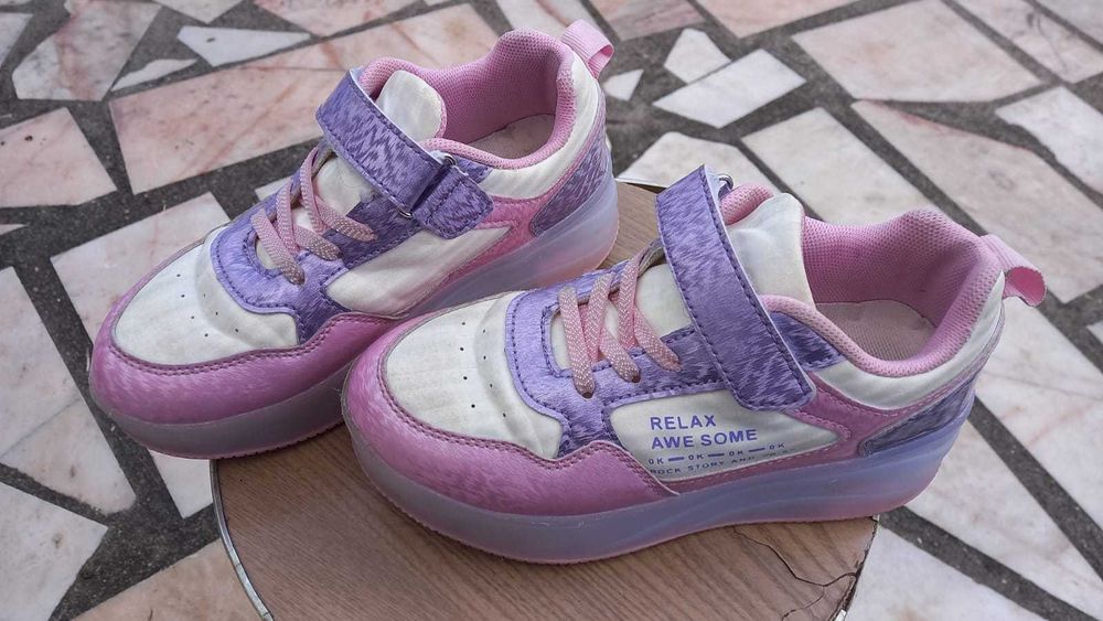 Ténis com patins - 33