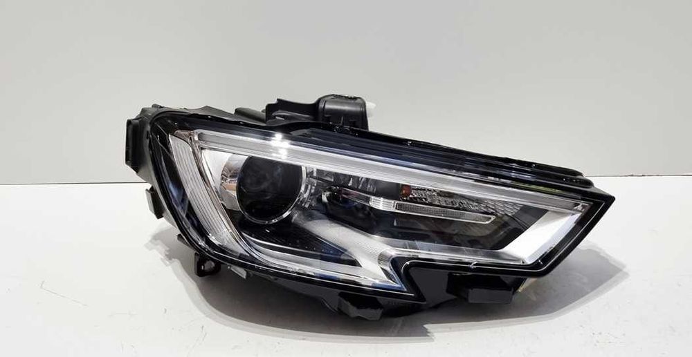 Reflektor prawy xenon Audi A3 Lift 8V0941006E europa
