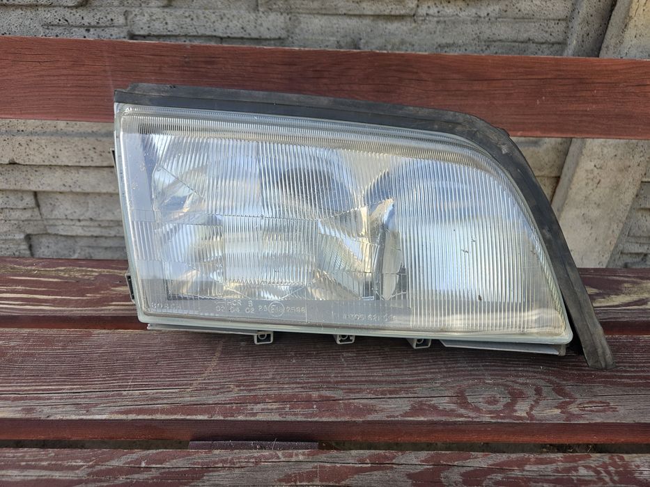 Mercedes W202 Lampa Przód prawa Bosch