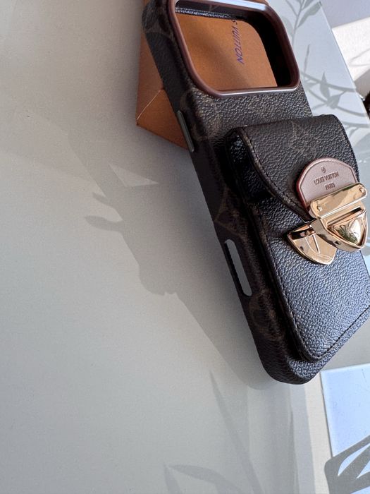 Piekne etui LV  na telefon  Iphon 17 pro max