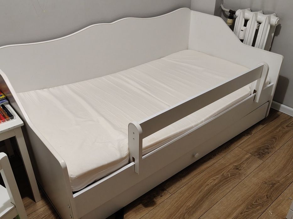 Łóżko dziecięce białe uszkodzone
