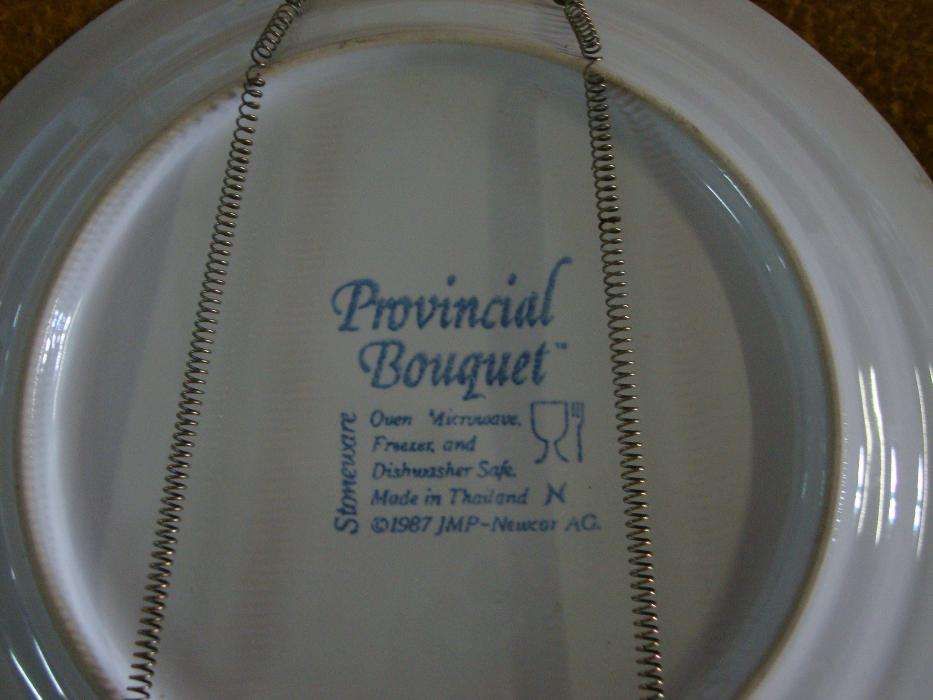 Prato decorativo com motivo flores