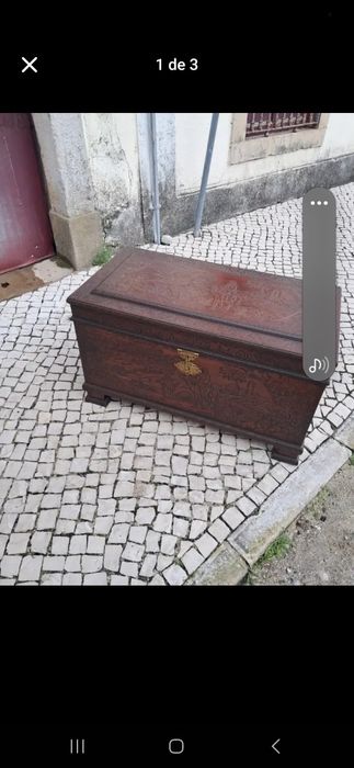 Arca em madeira trabalhada