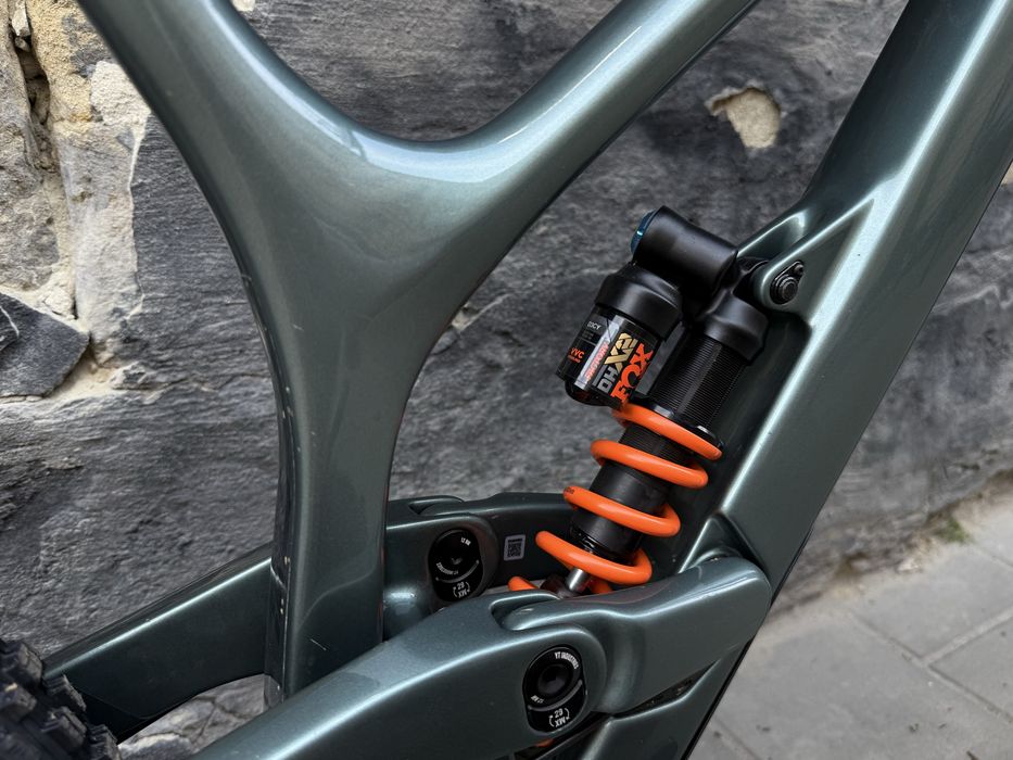 YT Tues 2024 29’ fox40 dhx sram code slv gx carbon