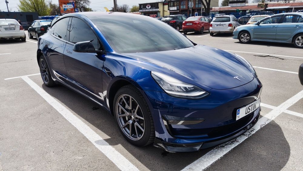 Продам Tesla model 3