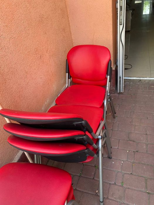 Офисные столы и кресла