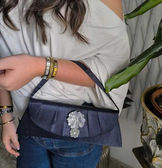 Bolsa Clutch de mão, elegante e feminina e intemporal